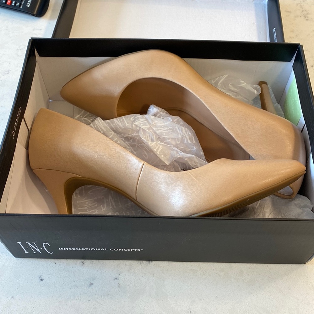 Never worn INC Concepts nude pumps